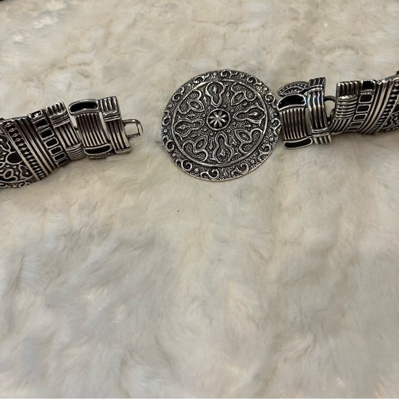 Chico’s Adjustable Leather Medallion Statement Buckle Belt XLarge READ - Picture 6 of 7